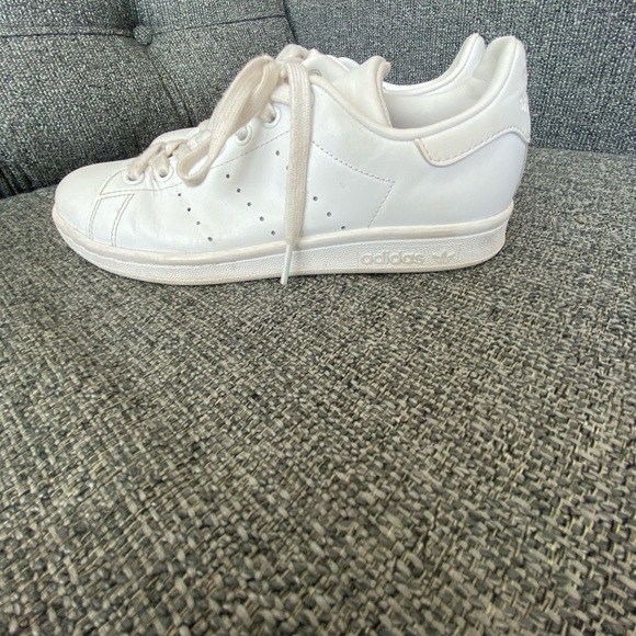 Adidas Stan Smiths unisex (W: 6.5 /M: 5.5) - Picture 4 of 9